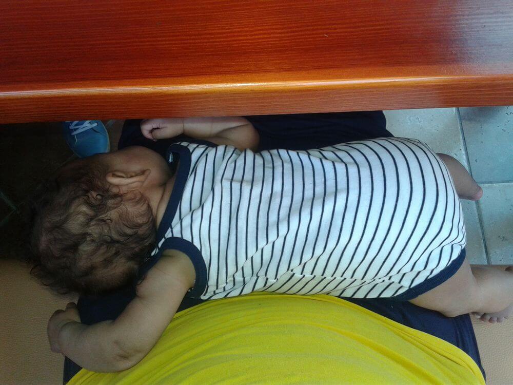 Córka Młodsza śpi pod stołem ;)